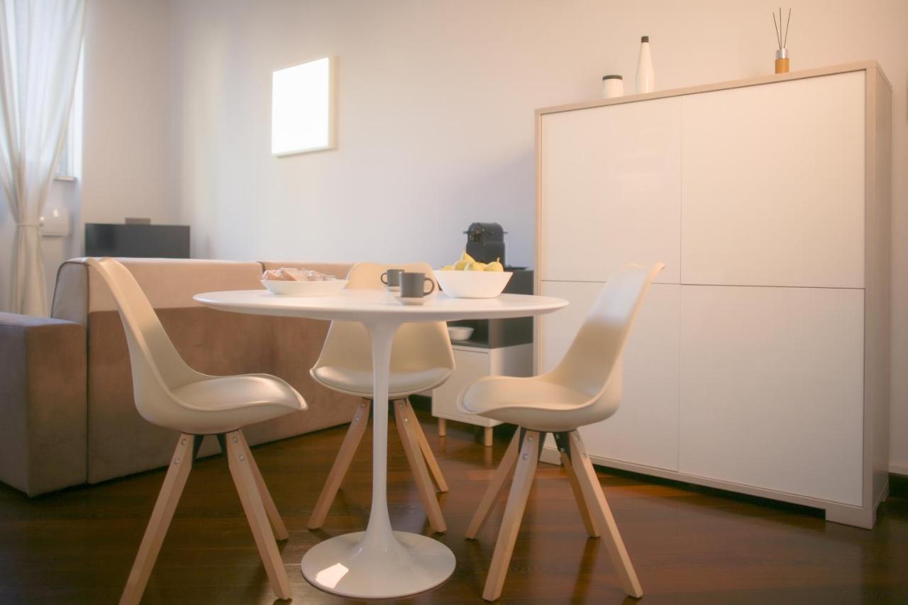 Bnbutler - Bergonzoli - Modern And Bright Near Station Apartment Mailand